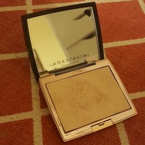 Anastasia x Amrezy Highlighter